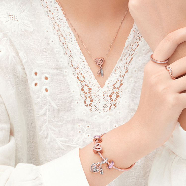 Lookbook (W) Set Gelang Wanita Pandora Rose Heart Berkilauan. ZT2258
