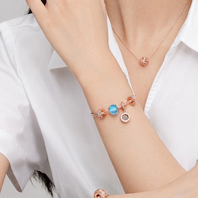 (W) Conjunto de Pulsera Charm Pandora Rose Lake Blue para Mujeres Accesorios de Moda. ZT2130 Lookbook (W) Conjunto de Pulsera Charm Pandora Rose Lake Blue para Mujeres Accesorios de Moda. ZT2130