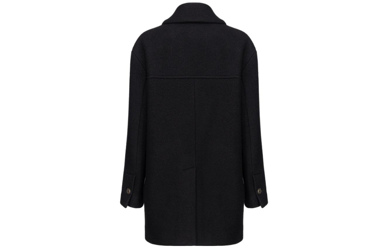 Lookbook (W) PINKO 黑色雙排扣大衣配簡約翻領設計。 1G18CPZ350-Z99