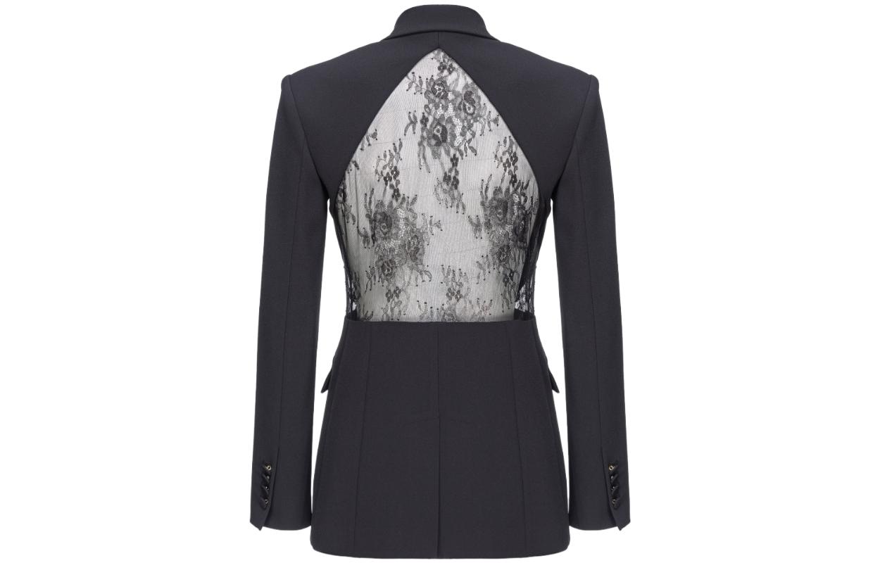 Lookbook (W) PINKO 黑色蕾絲單排扣西裝外套搭配缺口翻領設計。 102849A1JU-Z99