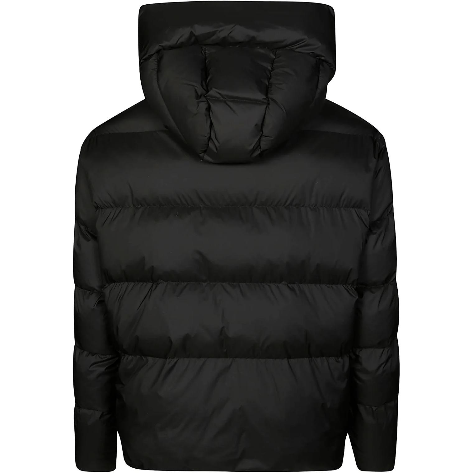 Lookbook (W) PINKO Jaket Zip-Up Warna Hitam dengan Kolar Berdiri. 101602A1ZV-Z99