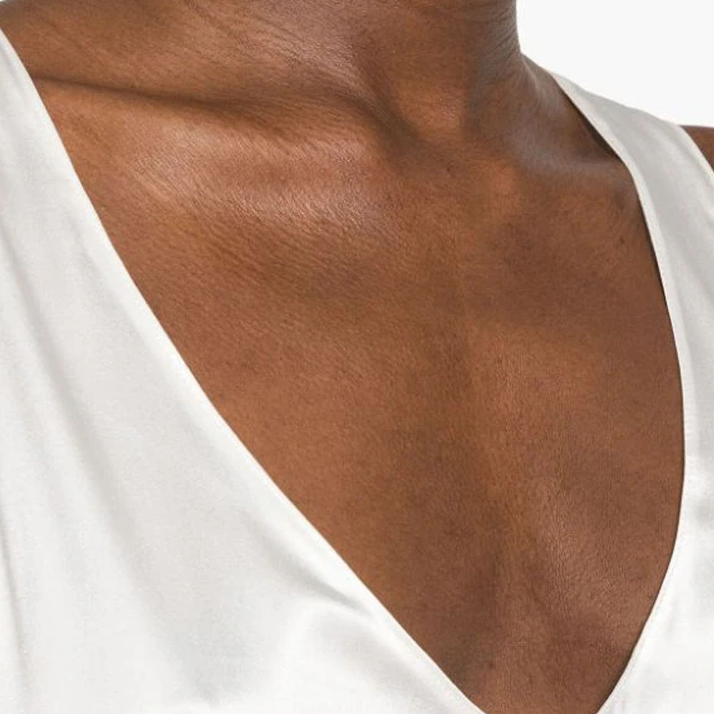 Lookbook (W) PINKO SS24 白色V领宽松无袖上衣。 103028A1RI-Z05