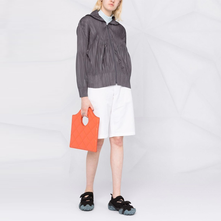 Lookbook (W) PLEATS PLEASE ISSEY MIYAKE SS23 灰色百摺連帽外套夹克 PP26JC401-12
