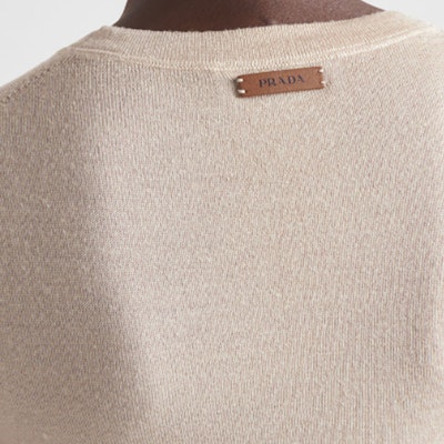 (W) PRADA 米色圓領短袖針織毛衣上衣. P24D2-FCI8-F0F24-S-OOO Sizing (W) PRADA 米色圓領短袖針織毛衣上衣. P24D2-FCI8-F0F24-S-OOO