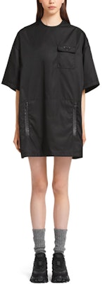 (W) PRADA Gaun Hitam Longgar Leher Bulat Lengan Pendek. 230670-1WQ8-F0002-S-212 Lookbook (W) PRADA Gaun Hitam Longgar Leher Bulat Lengan Pendek. 230670-1WQ8-F0002-S-212