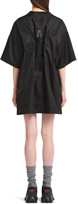 (W) PRADA Gaun Hitam Longgar Leher Bulat Lengan Pendek. 230670-1WQ8-F0002-S-212 Shop (W) PRADA Gaun Hitam Longgar Leher Bulat Lengan Pendek. 230670-1WQ8-F0002-S-212