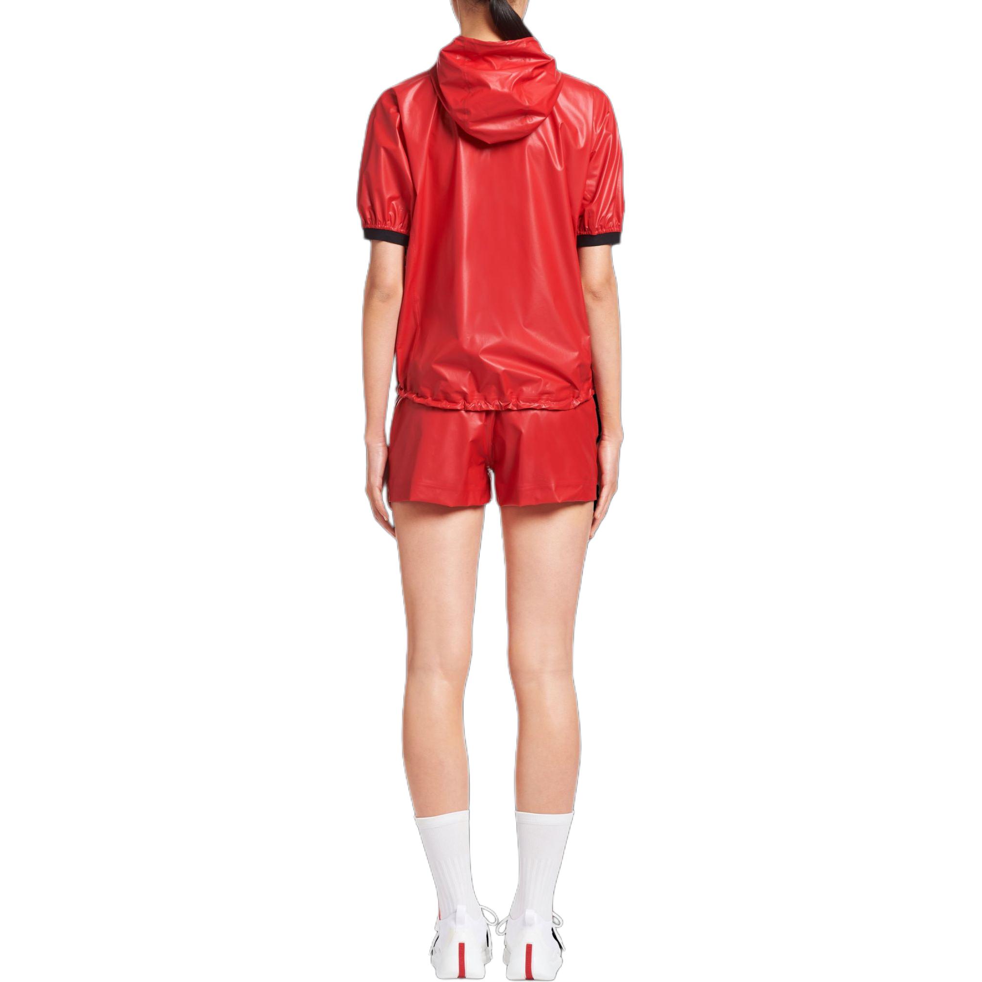 Shop (W) 普拉达红色拉链连帽徽标T恤。 29X507-1T2YF-0D17-S-201