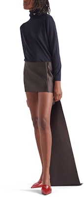 (W) PRADA SS22 Suéter de Lana de Cuello Alto con Decoración de Logo Triangular. P26439-100S-F0008-S-221 Sizing (W) PRADA SS22 Suéter de Lana de Cuello Alto con Decoración de Logo Triangular. P26439-100S-F0008-S-221