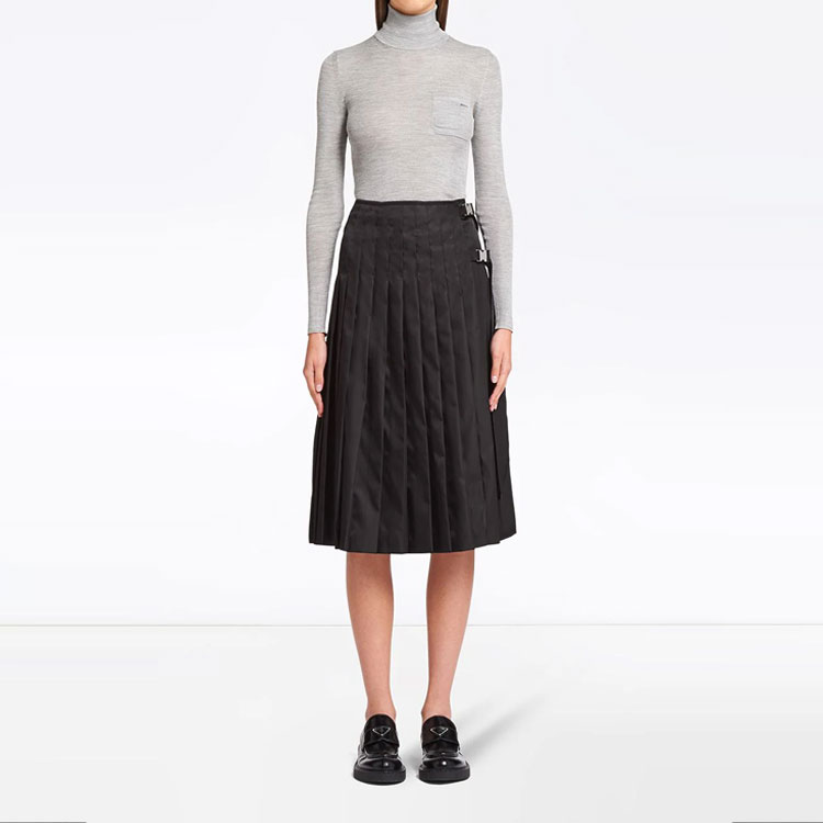 Lookbook (Women) PRADA Black Pleated Casual Skirt with Solid Color Buckle Detail. 21H859S2011WQ8-F0002