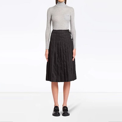 (Women) PRADA Black Pleated Casual Skirt with Solid Color Buckle Detail. 21H859S2011WQ8-F0002 Lookbook (Women) PRADA Black Pleated Casual Skirt with Solid Color Buckle Detail. 21H859S2011WQ8-F0002