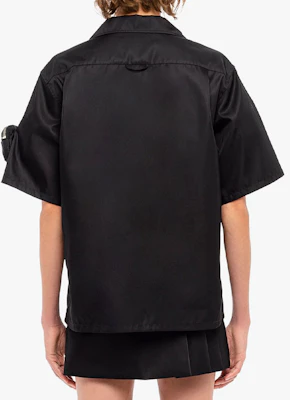 (W) PRADA Baju Hitam Lengan Pendek Anti UV dengan Kantong Logo. 240683-1WQ8-F0002-S-201 Shop (W) PRADA Baju Hitam Lengan Pendek Anti UV dengan Kantong Logo. 240683-1WQ8-F0002-S-201