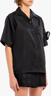 (W) PRADA Baju Hitam Lengan Pendek Anti UV dengan Kantong Logo. 240683-1WQ8-F0002-S-201 Purchase (W) PRADA Baju Hitam Lengan Pendek Anti UV dengan Kantong Logo. 240683-1WQ8-F0002-S-201