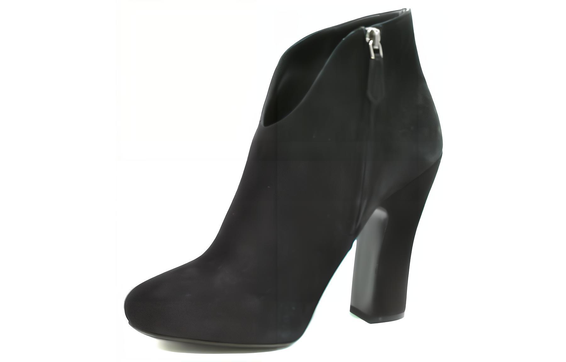 Shop PRADA 舒適休閒 短靴 高跟 女款 黑色