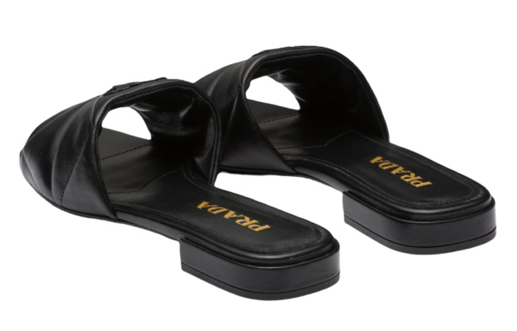 Lookbook (W) Prada Flache Ledersandalen ''Metall-Logo - Schwarz'' 1XX583_038_F0002_F_B010