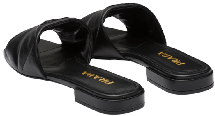 (W) Prada Flache Ledersandalen ''Metall-Logo - Schwarz'' 1XX583_038_F0002_F_B010 Lookbook (W) Prada Flache Ledersandalen ''Metall-Logo - Schwarz'' 1XX583_038_F0002_F_B010