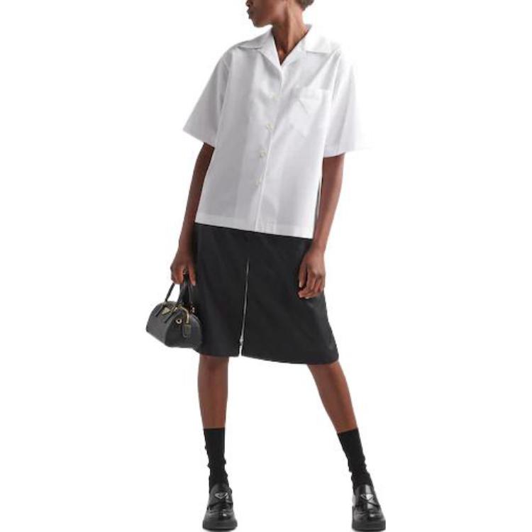 Lookbook (W) プラダ FW21 ホワイト半袖シャツ ロゴパッチ付き. P433BYS2021LZC-F0009