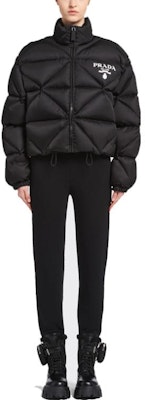 (W) Chaqueta Negra PRADA FW22 Manga Larga con Logo y Diseño Sólido. 291947-1YY8-F0002-S-202 Lookbook (W) Chaqueta Negra PRADA FW22 Manga Larga con Logo y Diseño Sólido. 291947-1YY8-F0002-S-202