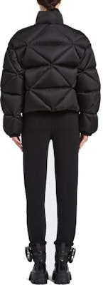 (W) Chaqueta Negra PRADA FW22 Manga Larga con Logo y Diseño Sólido. 291947-1YY8-F0002-S-202 Shop (W) Chaqueta Negra PRADA FW22 Manga Larga con Logo y Diseño Sólido. 291947-1YY8-F0002-S-202