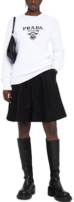 (Women) PRADA FW22 White Knit Sweater with Letter Logo and Round Neck. P24R1HS2211093-F0009 Lookbook (Women) PRADA FW22 White Knit Sweater with Letter Logo and Round Neck. P24R1HS2211093-F0009