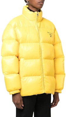 (Women) PRADA FW22 Yellow Logo Print Long Sleeve Puffer Jacket Winter Wear 292065-11A9-F0010-S-222 Purchase (Women) PRADA FW22 Yellow Logo Print Long Sleeve Puffer Jacket Winter Wear 292065-11A9-F0010-S-222