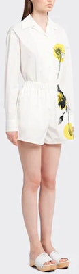 (W) PRADA FW22 花卉印花米色寬鬆直筒休閒短褲 女款 P211G-10N0-F0009-S-221 Purchase (W) PRADA FW22 花卉印花米色寬鬆直筒休閒短褲 女款 P211G-10N0-F0009-S-221