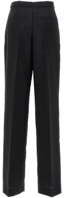 (W) PRADA FW23 黑色寬鬆休閒褲搭配經典標誌設計。 P230H-12I1-F0002 Lookbook (W) PRADA FW23 黑色寬鬆休閒褲搭配經典標誌設計。 P230H-12I1-F0002