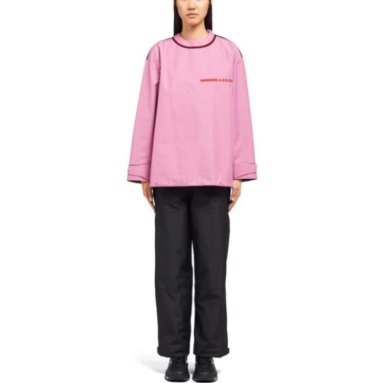 Lookbook (W) Sudadera Casual Cuello Redondo PRADA FW23 Rosa con Rayas y Letras. 29Y860-1XV1-F01N6-S-202