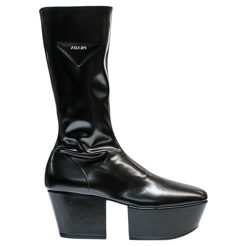 Order (W) Prada Sepatu Platform Tinggi 'Logo Segitiga Hitam' 1WP148_3LGW_F_0002