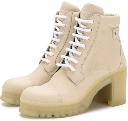 (W) Stivali alla caviglia Prada in pelle beige con punta tonda e lacci. 1T584L_007_F0K74 Lookbook (W) Stivali alla caviglia Prada in pelle beige con punta tonda e lacci. 1T584L_007_F0K74