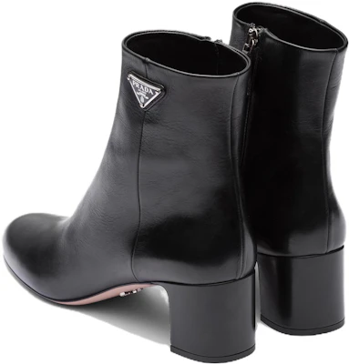 (W) Prada Leren Enkellaarsjes met Hak en Rits ''Zwart'' 1T192N_07I_F0002_F_055 Lookbook (W) Prada Leren Enkellaarsjes met Hak en Rits ''Zwart'' 1T192N_07I_F0002_F_055
