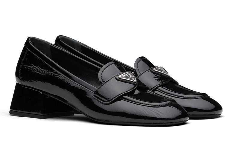Lookbook (W) 프라다 삼각로고 블랙 에나멜 슈즈 1D583M_H27_F0002_F_035