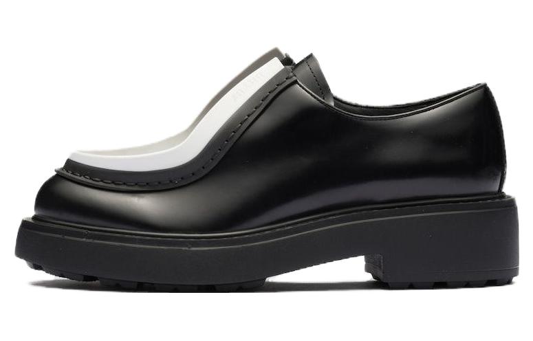 (W) Prada Patent Leather Low-Top Sneakers 'Black and White'