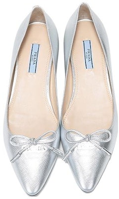 (W) プラダ エナメル ポインテッドトゥ フラットシューズ (シルバー) 1F599L_3KGD_F0118_F_012 Shop (W) プラダ エナメル ポインテッドトゥ フラットシューズ (シルバー) 1F599L_3KGD_F0118_F_012