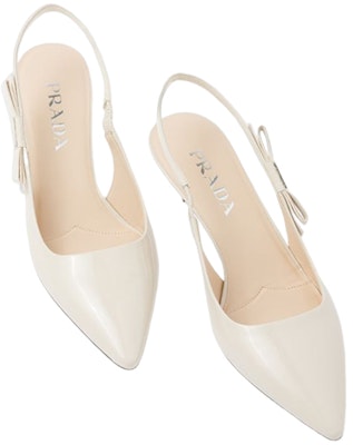 (W) Prada Tacones de Cuero Charol con Punta Fina y Lazo 1I190N_069_F0304_F_045 Lookbook (W) Prada Tacones de Cuero Charol con Punta Fina y Lazo 1I190N_069_F0304_F_045