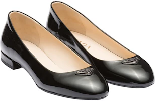 Lookbook (W) Prada Zapatos Planos Negros de Charol con Punta Redonda y Sin Cordones 1F200N_069_F0002_F_015