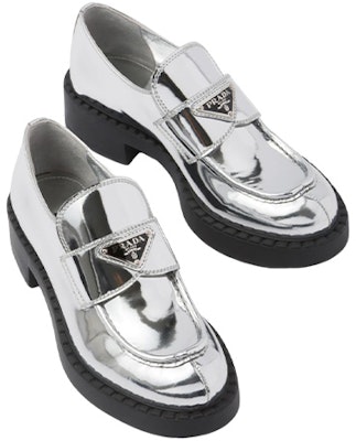 (W) Prada Kasut Loafers Kulit Perak Metalik 50mm 1D246M_3AU1_F0118_F_B050 Lookbook (W) Prada Kasut Loafers Kulit Perak Metalik 50mm 1D246M_3AU1_F0118_F_B050