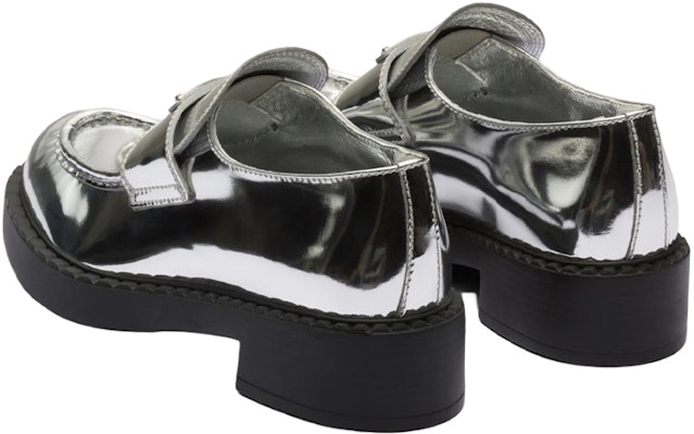 (W) Prada Kasut Loafers Kulit Perak Metalik 50mm 1D246M_3AU1_F0118_F_B050 Shop (W) Prada Kasut Loafers Kulit Perak Metalik 50mm 1D246M_3AU1_F0118_F_B050