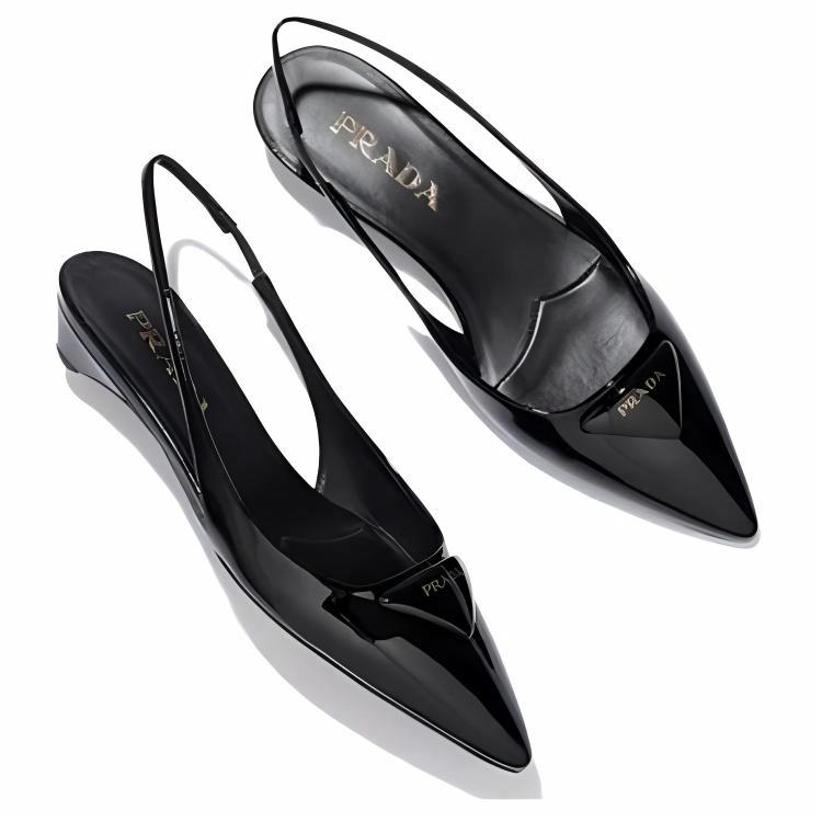 Lookbook (W) 프라다 뾰족코 슬립온 (블랙 카프스킨) 1I901M_JHR_F0002_F_A025