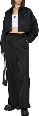 (W) Chaqueta Prada Re-Nylon FW22 Negra Cropped de Manga Larga y Cintura Ajustada. 292101-1WQ8-F0002 Shop (W) Chaqueta Prada Re-Nylon FW22 Negra Cropped de Manga Larga y Cintura Ajustada. 292101-1WQ8-F0002