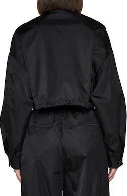 (W) Chaqueta Prada Re-Nylon FW22 Negra Cropped de Manga Larga y Cintura Ajustada. 292101-1WQ8-F0002 Purchase (W) Chaqueta Prada Re-Nylon FW22 Negra Cropped de Manga Larga y Cintura Ajustada. 292101-1WQ8-F0002
