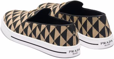 Shop (W) Prada Slip-On Hujung Bulat 'Fesyen Kasual' 1S942M_3LK6_F0Y30_F_025