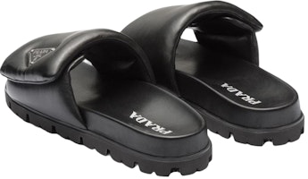 (W) Sandal Prada Tumit Lembut 20mm Hitam Kulit Nappa 1XX648_2DL8_F0002_F_020 Shop (W) Sandal Prada Tumit Lembut 20mm Hitam Kulit Nappa 1XX648_2DL8_F0002_F_020