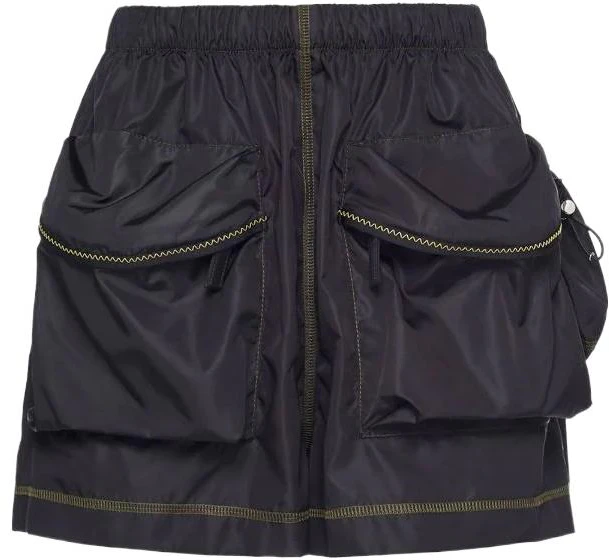 women-prada-ss-22-black-casual-shorts-with-solid-color-and-mini-pouch-22-h865-s2121-wq-9-f0002