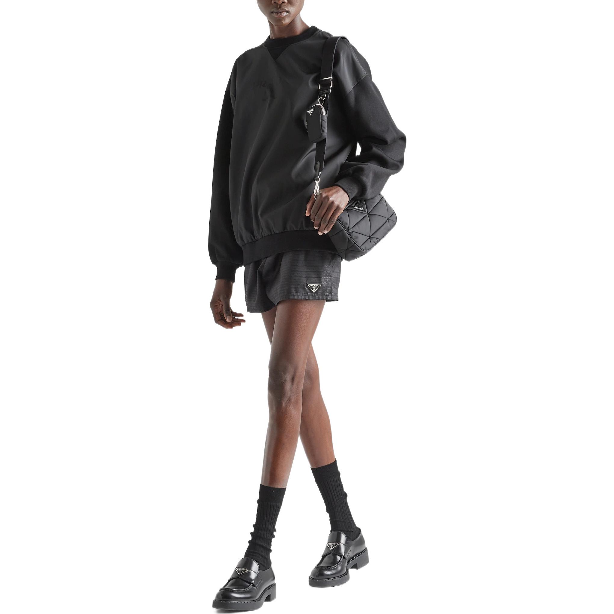 Lookbook (W) PRADA SS22 Sudadera Negra de Cuello Redondo Holgada Manga Larga Casual. 134655-11ES-F0002-S-222