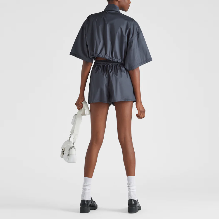 Shop (W) PRADA SS22 Celana Pendek Kasual Logo Segitiga Biru. P218G-10GP-F0008-S-221