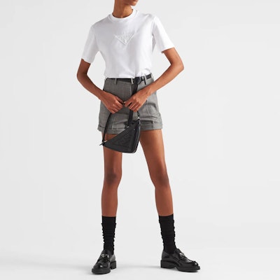 (Women) PRADA SS22 White Logo Patch Short-Sleeve T-Shirt. 35838-10YI-F0009-S-161 Lookbook (Women) PRADA SS22 White Logo Patch Short-Sleeve T-Shirt. 35838-10YI-F0009-S-161