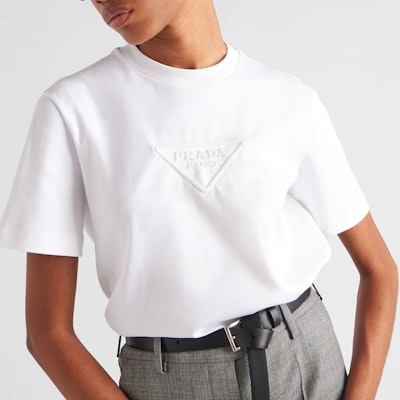 (Women) PRADA SS22 White Logo Patch Short-Sleeve T-Shirt. 35838-10YI-F0009-S-161 Purchase (Women) PRADA SS22 White Logo Patch Short-Sleeve T-Shirt. 35838-10YI-F0009-S-161