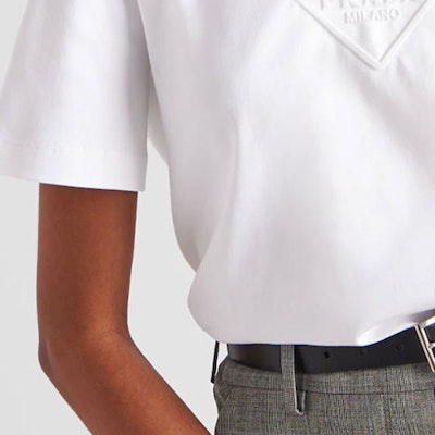 (Women) PRADA SS22 White Logo Patch Short-Sleeve T-Shirt. 35838-10YI-F0009-S-161 Sizing (Women) PRADA SS22 White Logo Patch Short-Sleeve T-Shirt. 35838-10YI-F0009-S-161