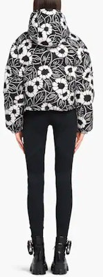 (W) 普拉达SS22花卉Logo印花羽绒冬季黑色连帽外套. 29M698-10UU-F0967-S-212 Shop (W) 普拉达SS22花卉Logo印花羽绒冬季黑色连帽外套. 29M698-10UU-F0967-S-212