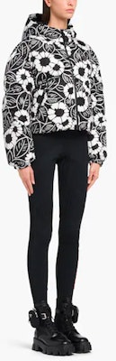 (W) 普拉达SS22花卉Logo印花羽绒冬季黑色连帽外套. 29M698-10UU-F0967-S-212 Purchase (W) 普拉达SS22花卉Logo印花羽绒冬季黑色连帽外套. 29M698-10UU-F0967-S-212